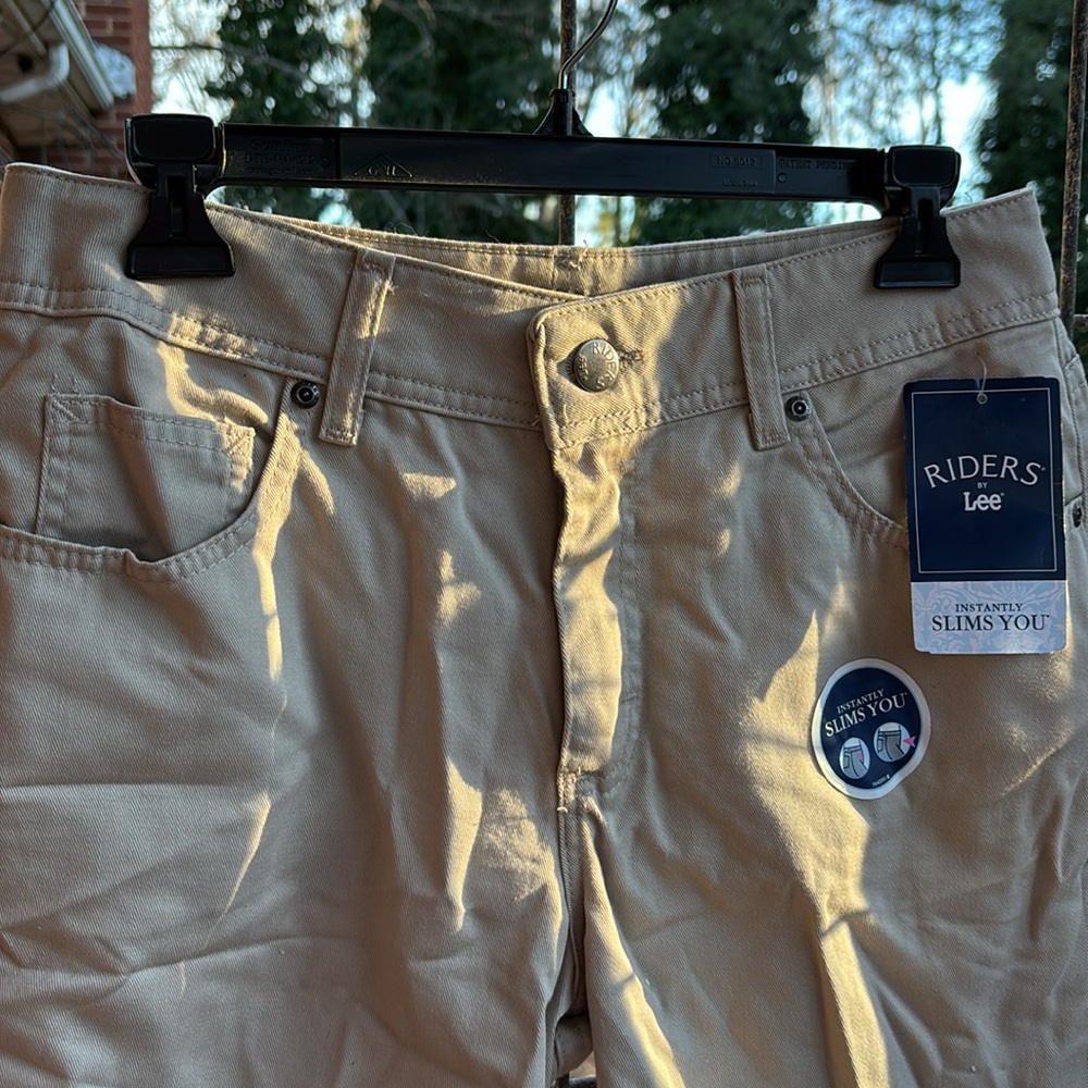 NWT Riders by Lee Tan Khaki Bermuda Shorts Instantly Slims You Irregular 10 M - Picture 2 of 16